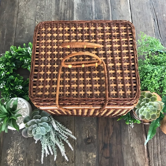 Vintage Other - VINTAGE basket with removable tray  🧺😍